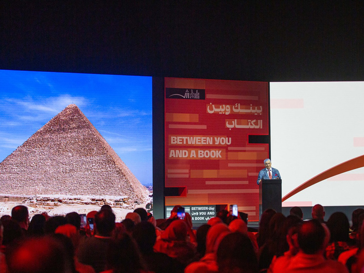 На книжной ярмарке в Шардже рассказали о находке в пирамиде Хеопса и новом атласе верблюда