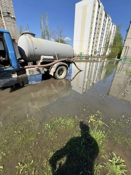 Процесс откачки воды в энгельсе