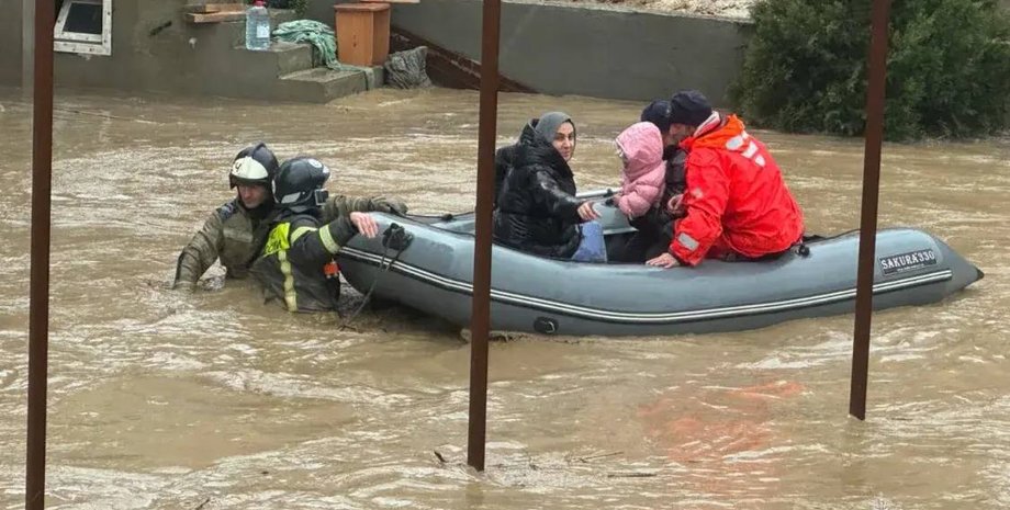 В Дагестане из-за наводнения осталось 300 тысяч человек: объявлено чрезвычайное положение (видео)